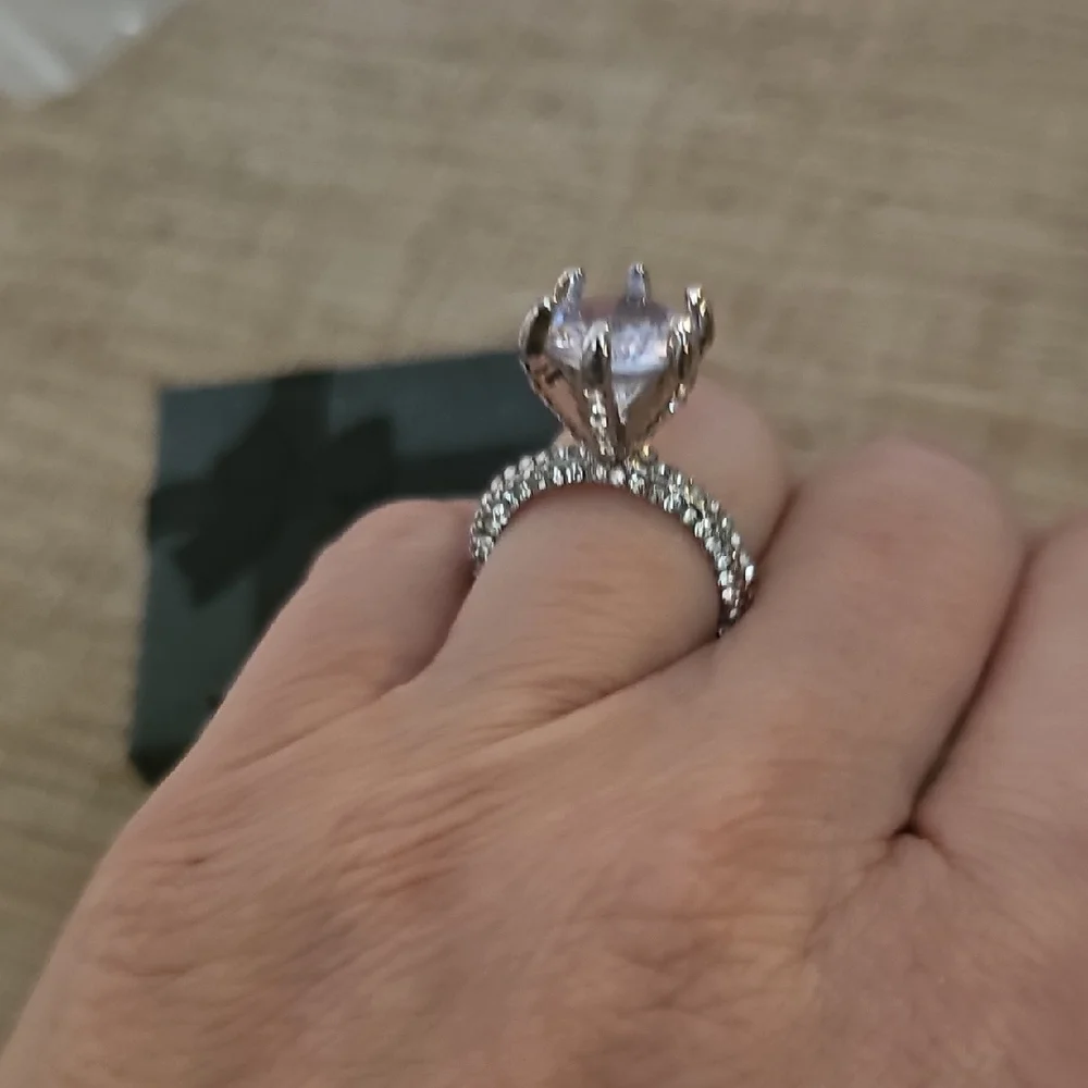 Elegant Silver Ring with Clear Stone - Picture 5 of 6
